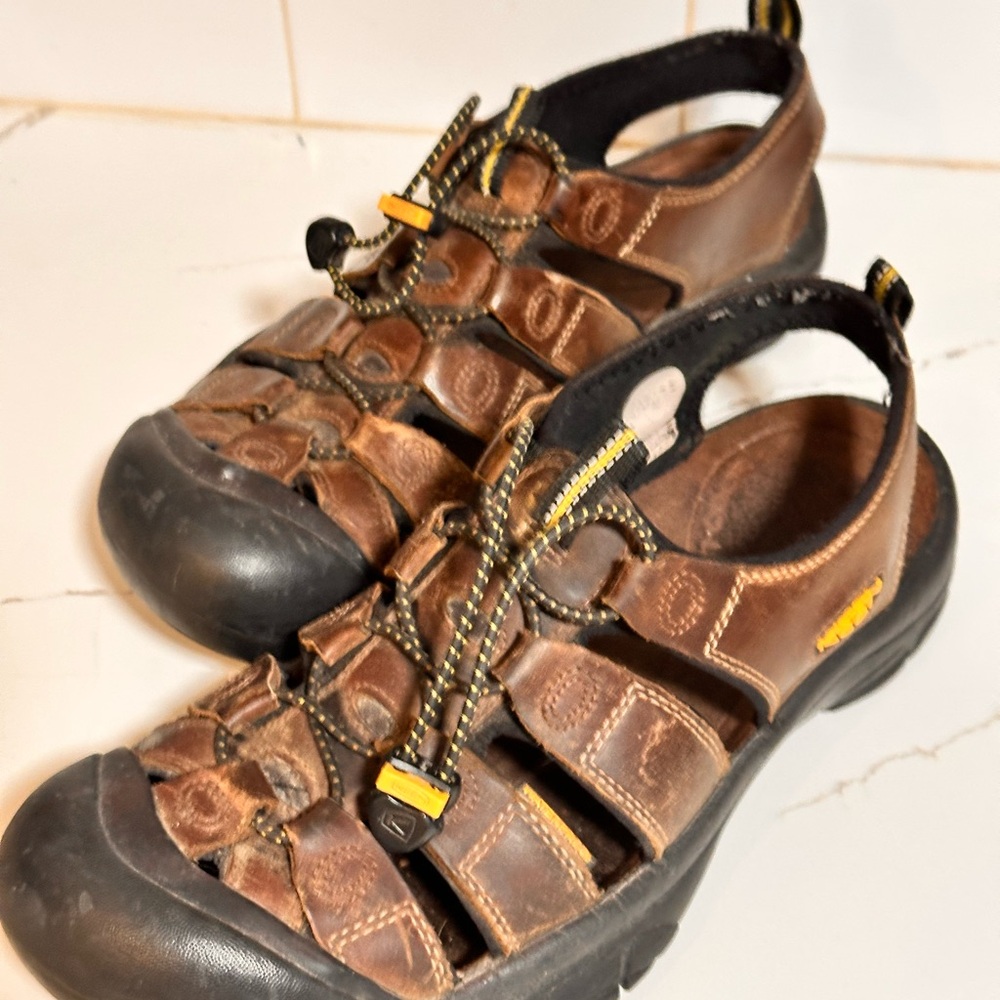 Keen Brown/Black Newport Leather Hiking Sandals